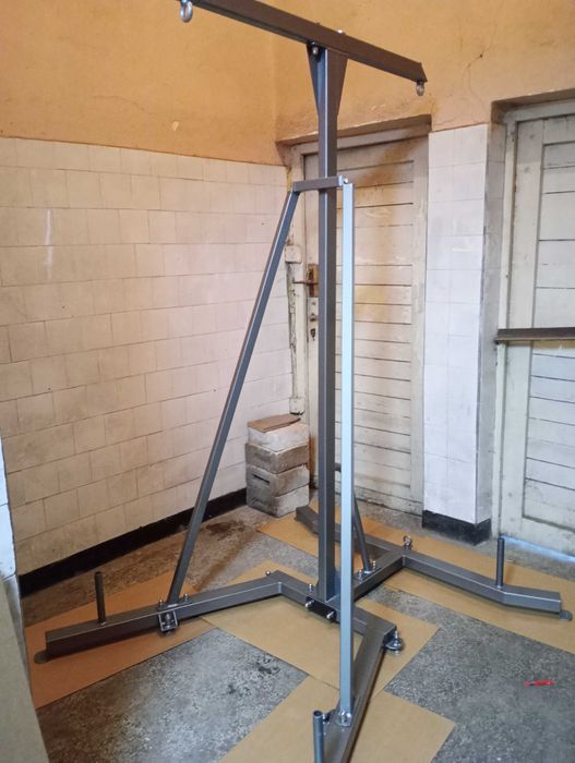 Самоносеща стойка за боксови чувал.