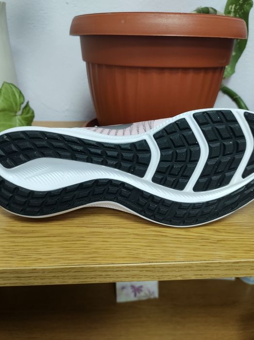 Оригинални дамски маратонки Nike