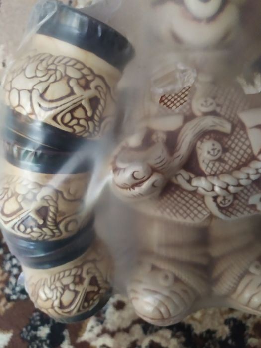 Продам набор графин с чашками.