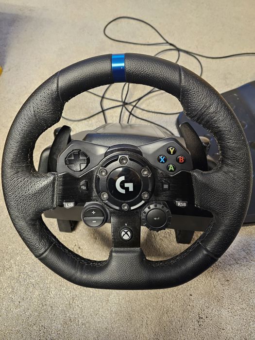 Продавам/заменям Logitech g923 волан и педали.