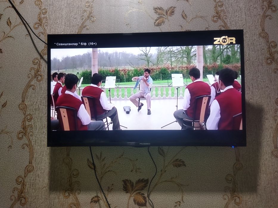 Televizor. 1.06 sm Rosso 3 dana bor