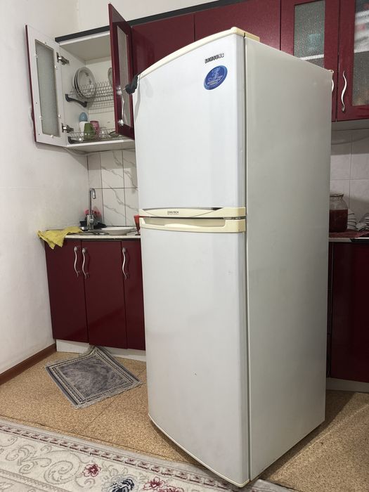 Продается холодильник SAMSUNG очень хорошее состояние