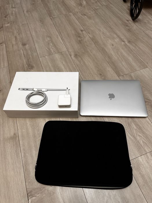 Macbook Air M1 8/256, 90%