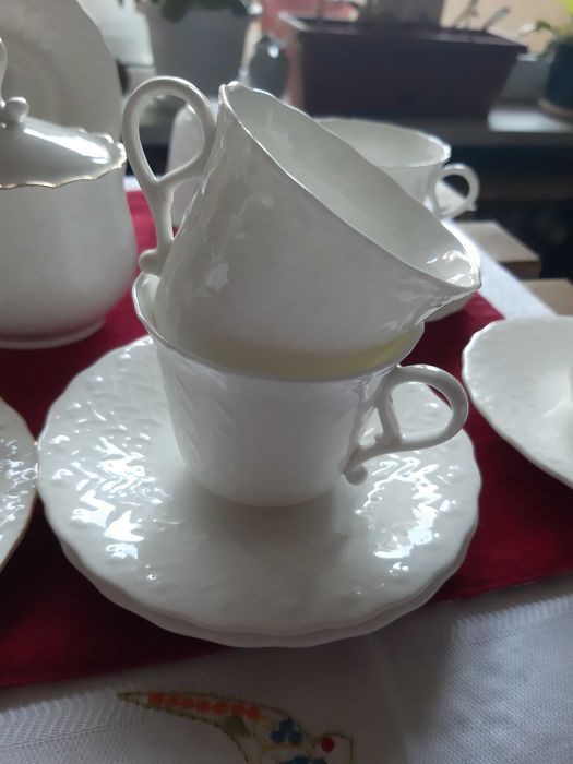 Старинен порцелан, кристал, чаши, кана