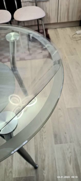 Стол кухонный  прочное стекло