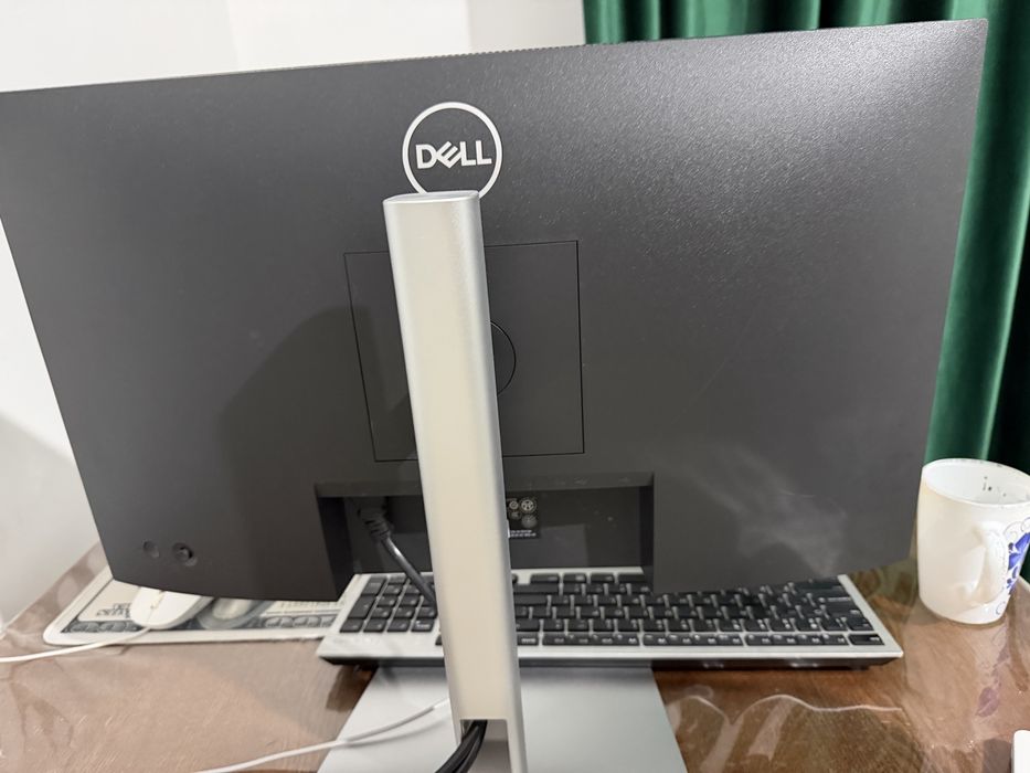 Монитор фирмы Dell