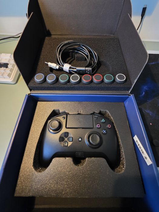 Razer Raiju Tournament Edition – Controller PS4/PC, Bluetooth și USB, Funcțional