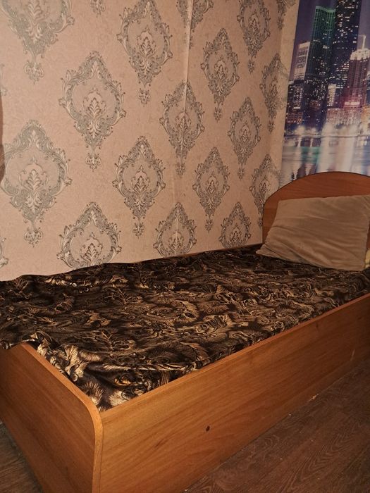 кровать с матрасом