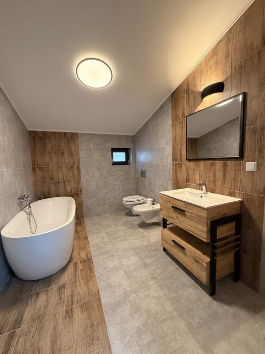 Casa individuala de vanzare.