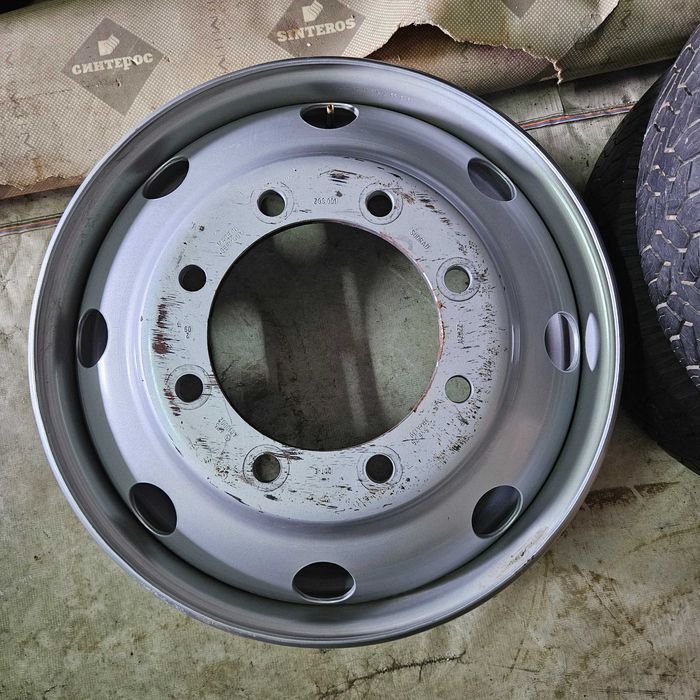 1 стоманена джанта Mercedes 22.5 цола с 8 отвора 22.5x6.75 HMA139