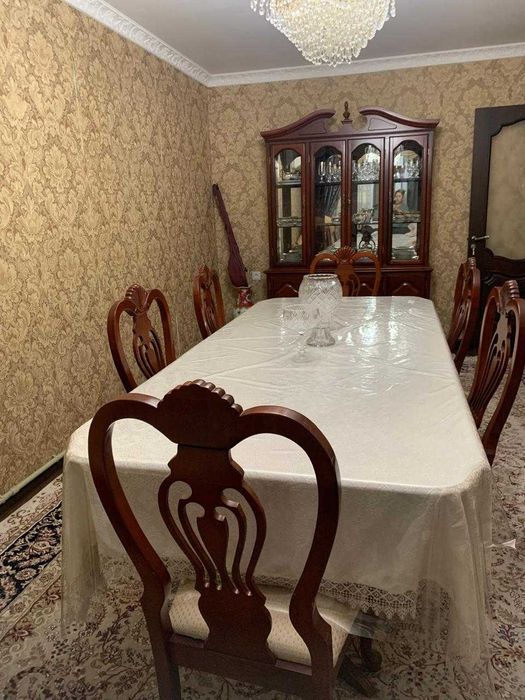 горка, стол и стулья