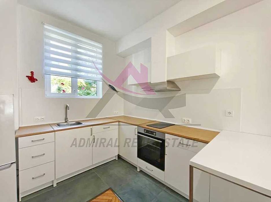 Дава се под наем Тристаен апартамент в Варна, Гръцка махала - 120 кв.м за 900 € - Снимка #1