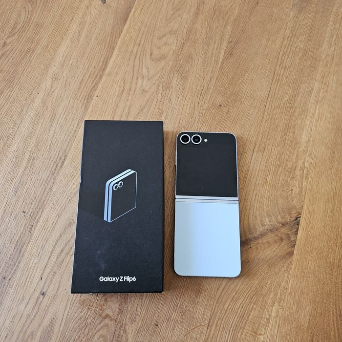 Мобилен телефон Galaxy Z Flip6