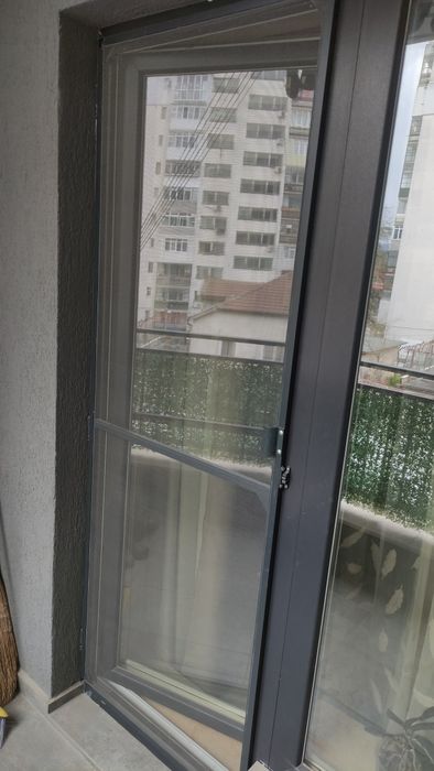 Изработка и монтаж на комарници, смяна на мрежа