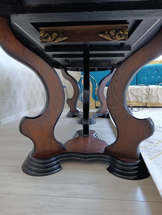 Стол дерево устойчивый