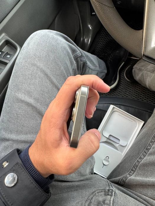 iPhone 15 Pro Natural titan