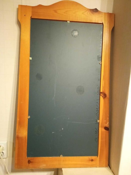 Старо огледало с дървена рамка