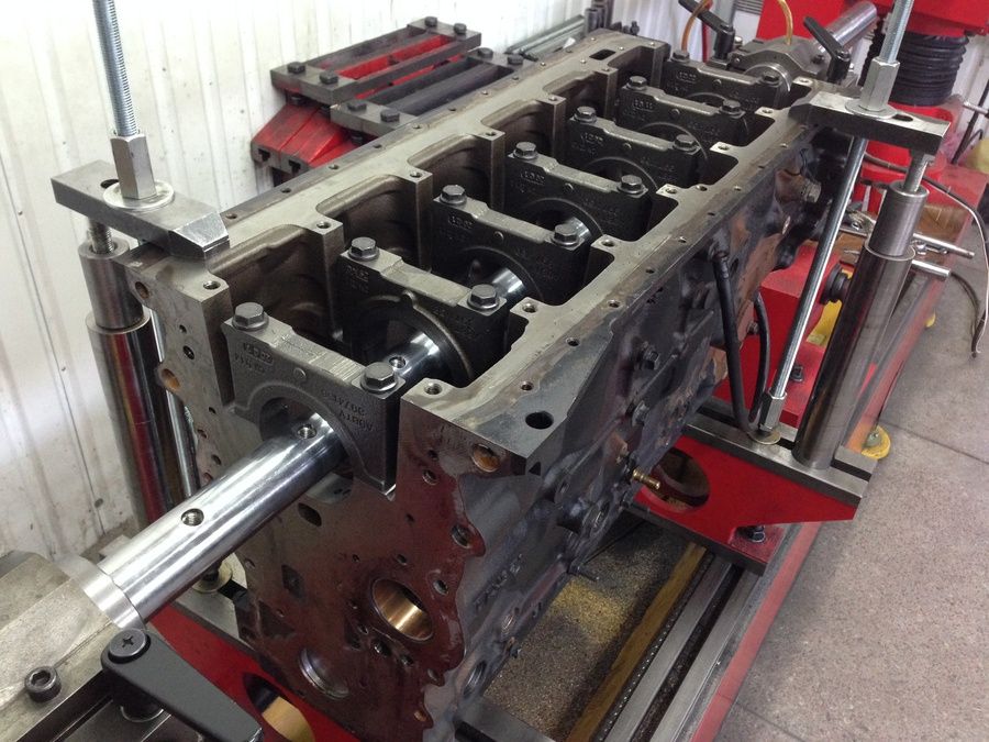 Расточка и ремонт шеек блока двигателей