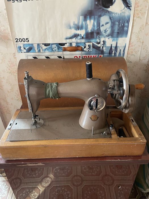 Швейная машина ретро