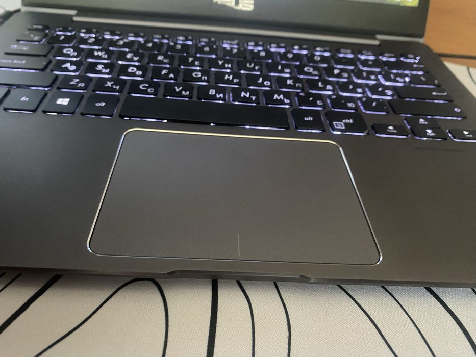 Ноутбук asus i5 (8gen)