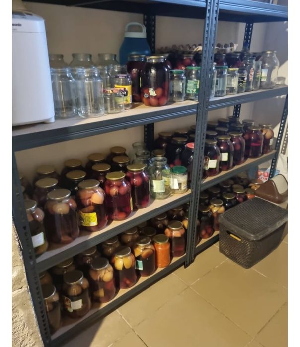 Стеллаж,  шкаф, верстак.