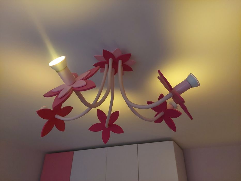 Полилей за детска стая - розови цветя