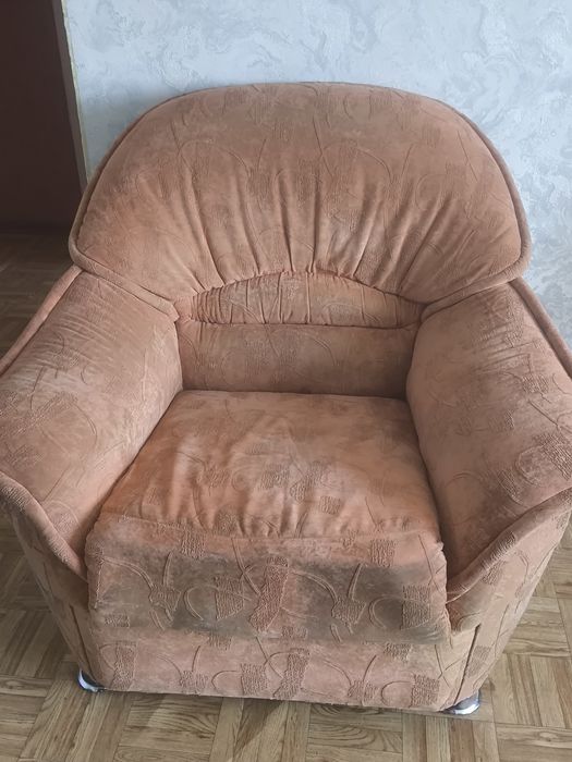 Два кресла продам.