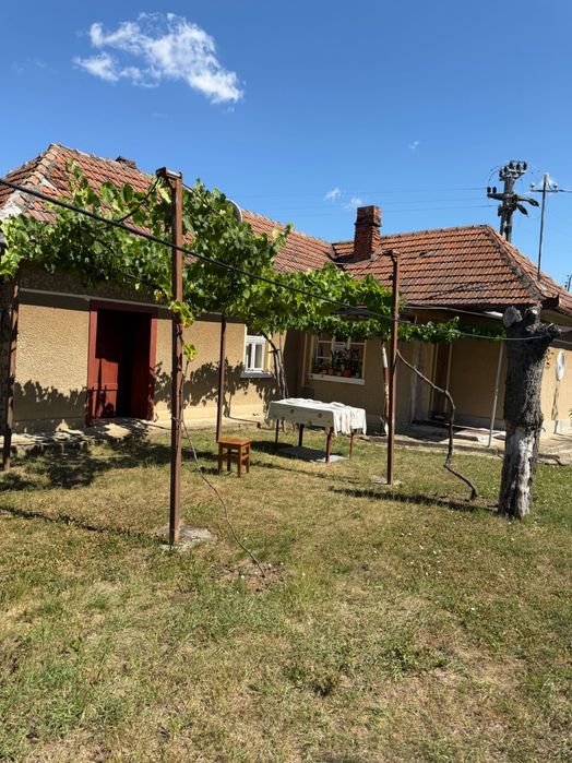Casă de vânzare cu teren de 5.000 mp – oportunitate excelentă!