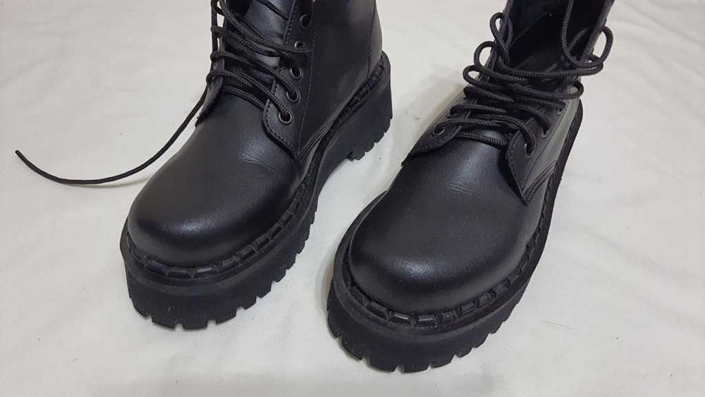 Ghete envogue full piele naturala ALTERCORE marimea 37, zero km