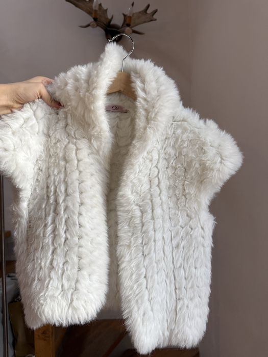 Бяло пухкаво елече Vera Mont Xs