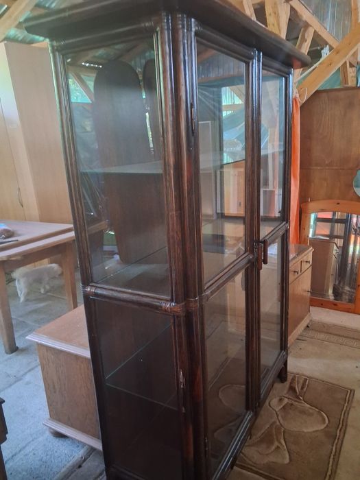 Vitrina lemn bambus