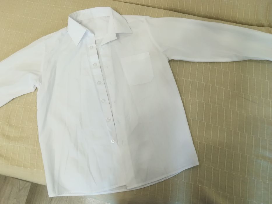2 броя бели ризи размер 134-140