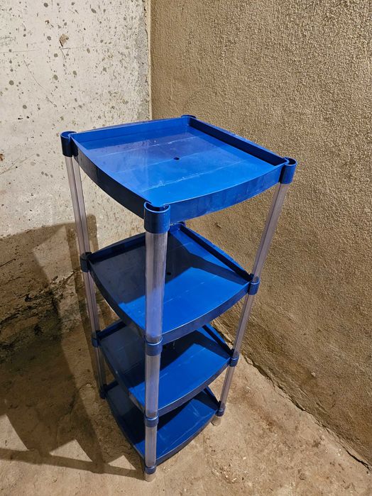 Продава се нов пластмасов стелаж