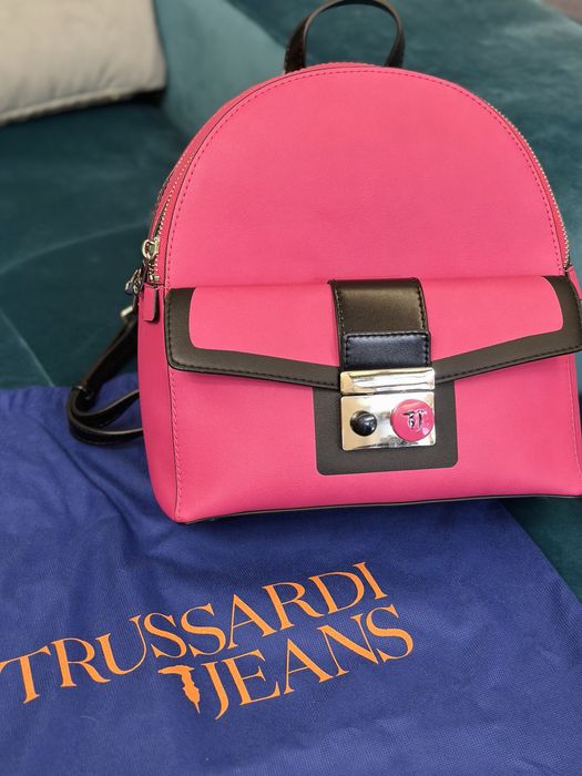 Trussardi jeans оригинална кожена раница с противопрахова торбичка