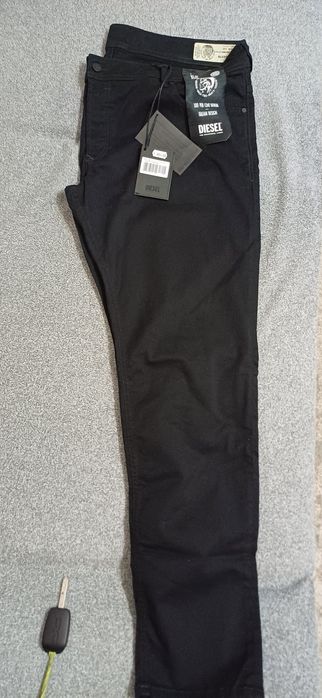 Vand blugi Diesel originali,bărbătești,noi