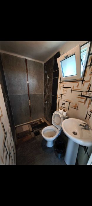 Имот + 3 къщи в село ВАРВАРА