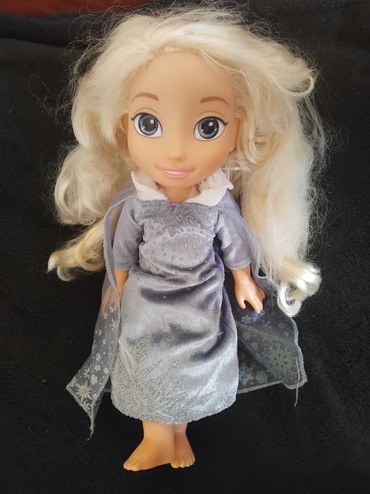 Кукла Frozen пеещата Елза