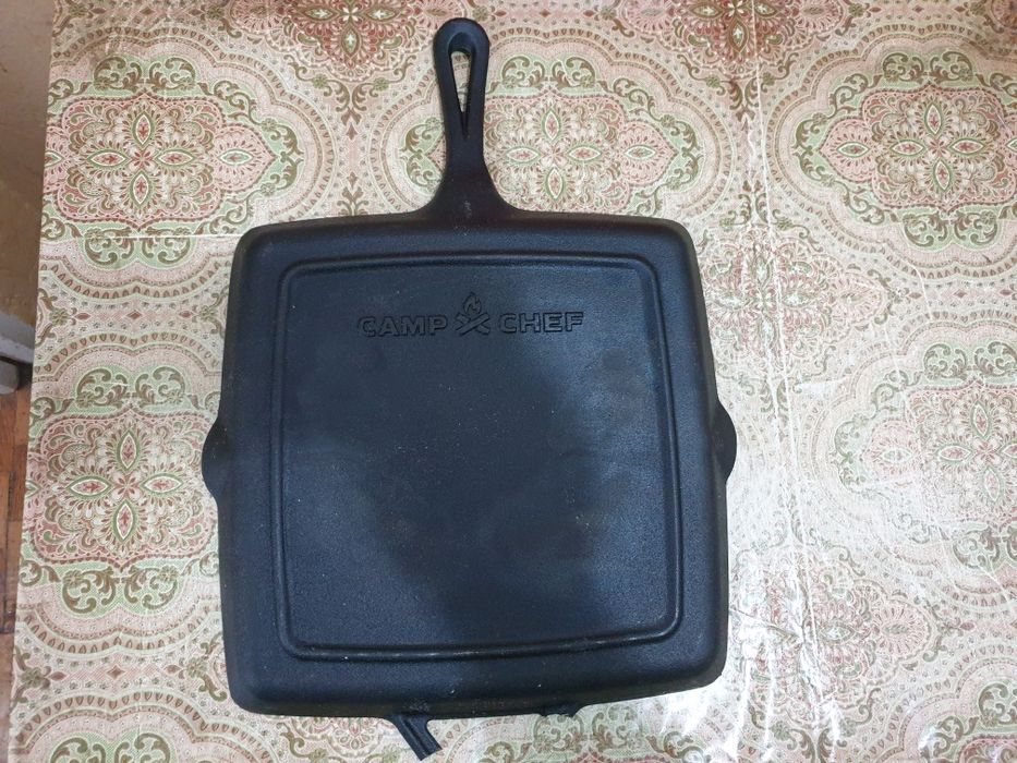 Tigaie grill din fonta , 28 cm , firma Camp Chef