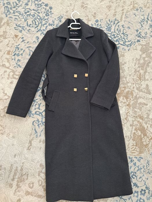 Красивое женское пальто.