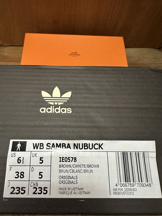 Продам женские кроссовки