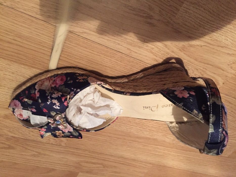 Туфли босоножки разные