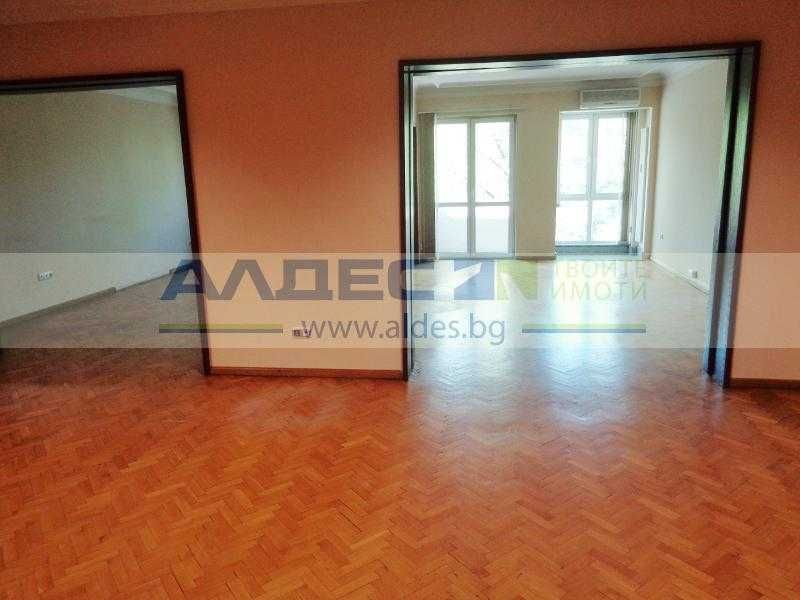Дава се под наем Офис в София, Център - 215 кв.м за 1396.38 € - Снимка #2