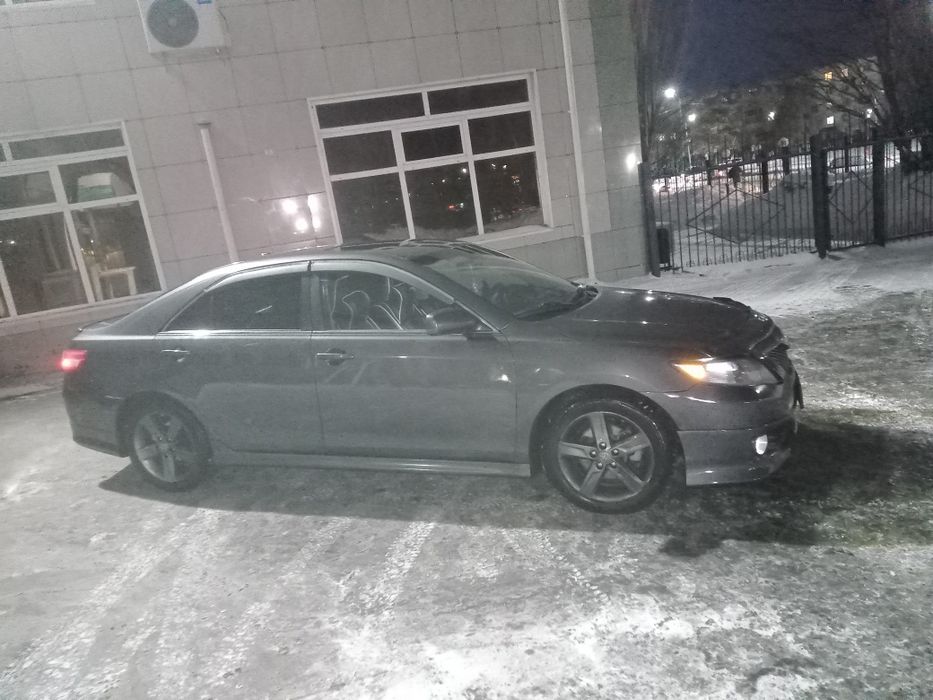 Продам машину тайоту Камри 40