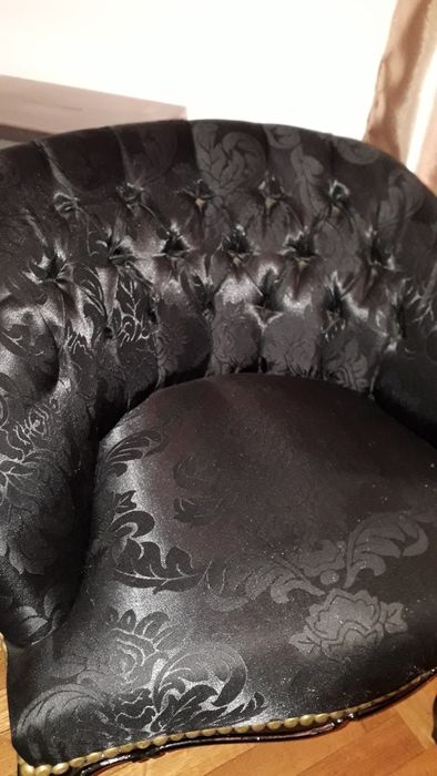 Fotoliu elegant si suport,scrumiera din lemn sculptat