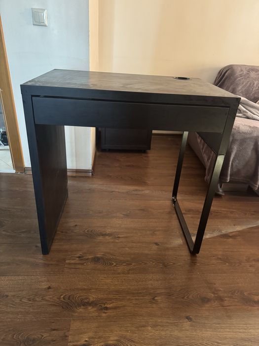 Бюро / компютърно бюро – модерен дизайн