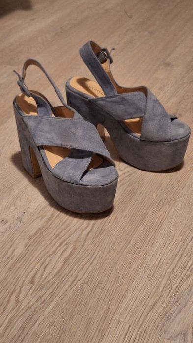 Подарявам обувки светло син велур