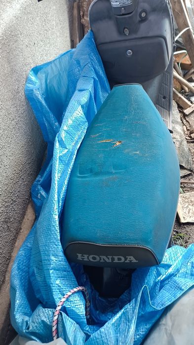 Doar la pachet amindoua 2scutere honda și Suzuki trebuie aranjate preț fix anunț  amindoua  nu schimb Campina