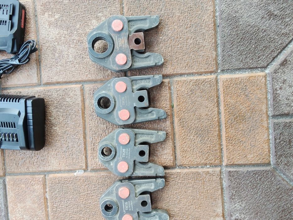 Bacuri TH-uri ptr. presa de sertizat