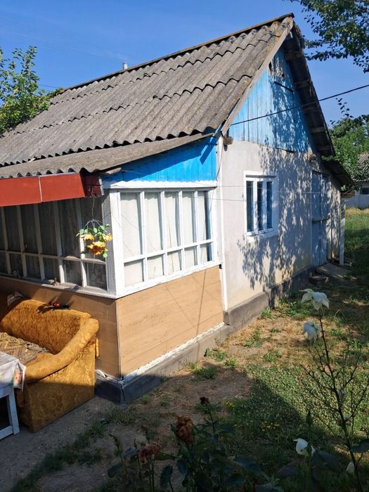 Vând casă și teren