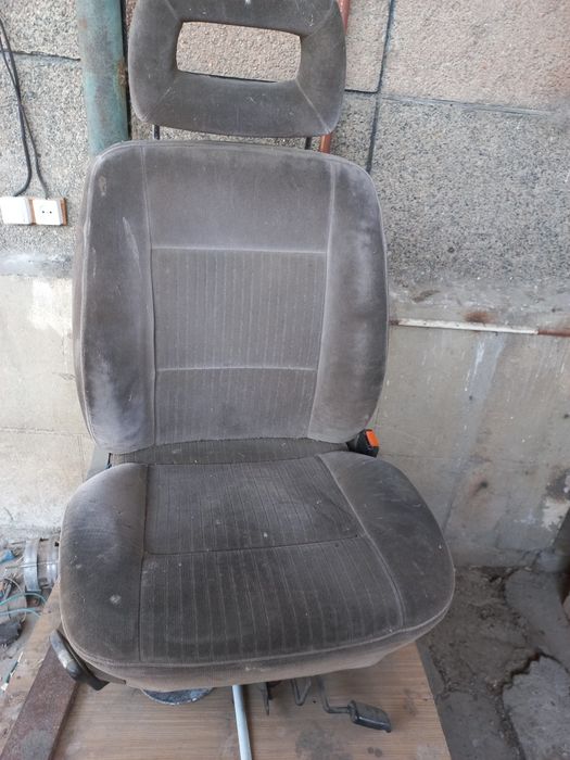 Переднее пассажирское сиденье на audi 100